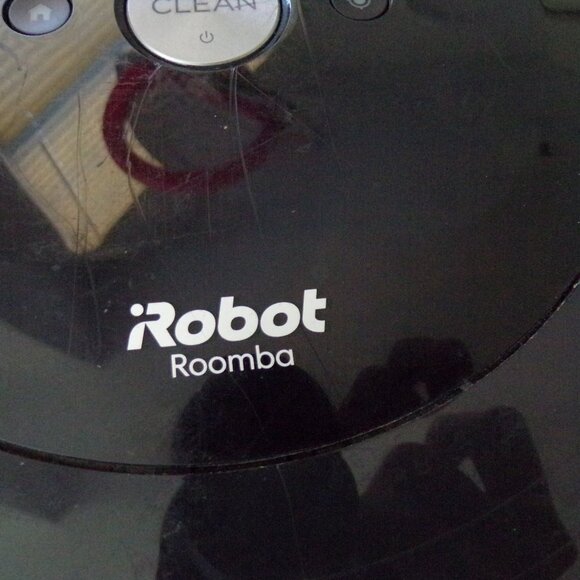 Roomba 5 robot vacuum - Picture 3 of 9